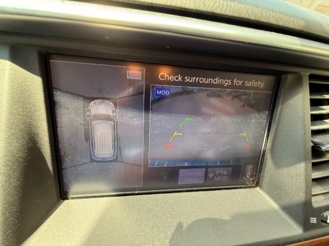 INFINITI QX80 Vehicle Full-screen Gallery Image 12