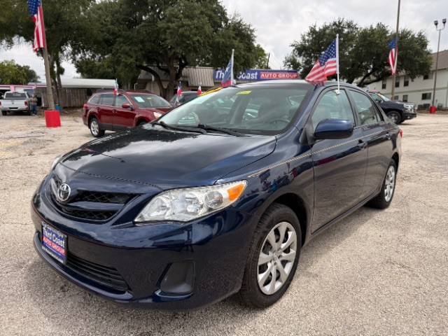 Toyota Corolla Vehicle Full-screen Gallery Image 02