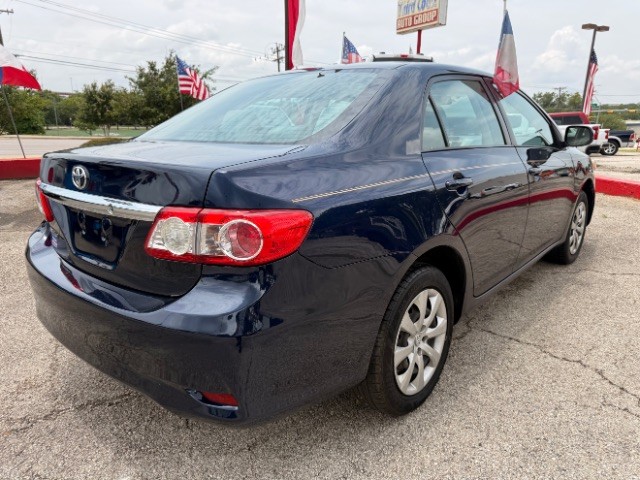 Toyota Corolla Vehicle Full-screen Gallery Image 04
