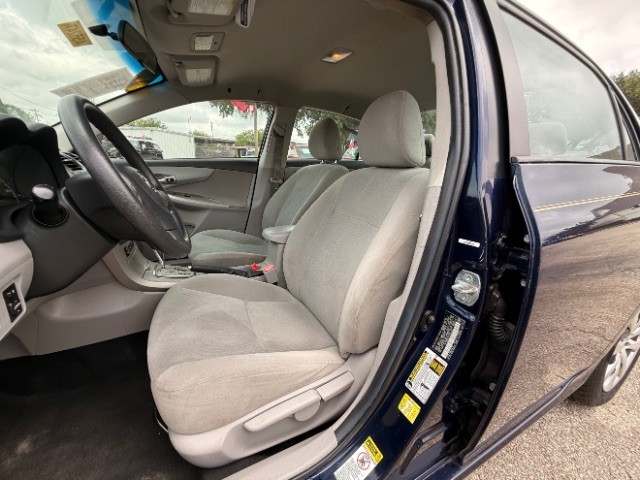 Toyota Corolla Vehicle Full-screen Gallery Image 07