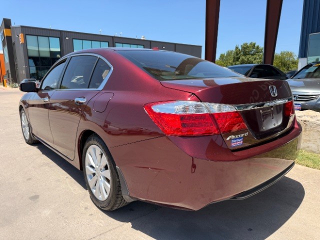 Honda Accord Sedan Vehicle Full-screen Gallery Image 03