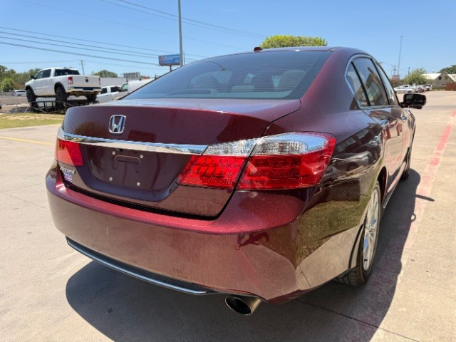 Honda Accord Sedan Vehicle Full-screen Gallery Image 04