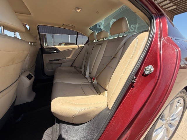 Honda Accord Sedan Vehicle Full-screen Gallery Image 08