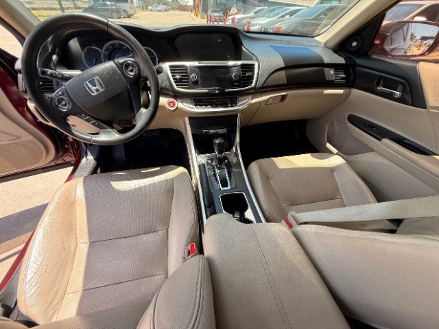 Honda Accord Sedan Vehicle Full-screen Gallery Image 09
