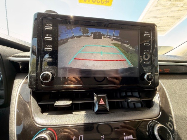 Toyota Corolla Vehicle Full-screen Gallery Image 10