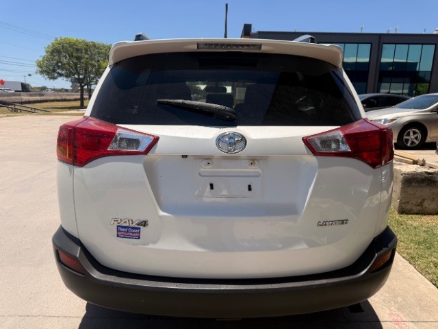 Toyota RAV4 Vehicle Full-screen Gallery Image 05
