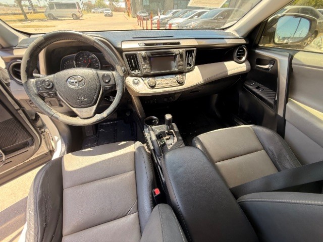 Toyota RAV4 Vehicle Full-screen Gallery Image 10