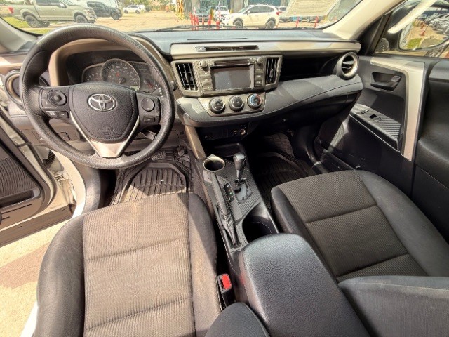 Toyota RAV4 Vehicle Full-screen Gallery Image 07