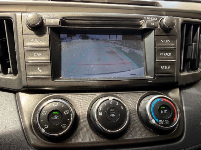 Toyota RAV4 Vehicle Full-screen Gallery Image 08