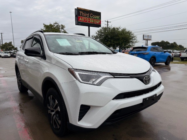 Toyota RAV4 Vehicle Full-screen Gallery Image 02