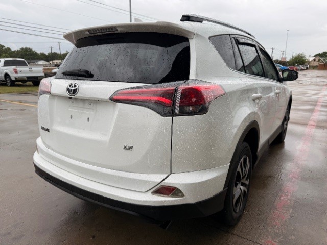 Toyota RAV4 Vehicle Full-screen Gallery Image 04
