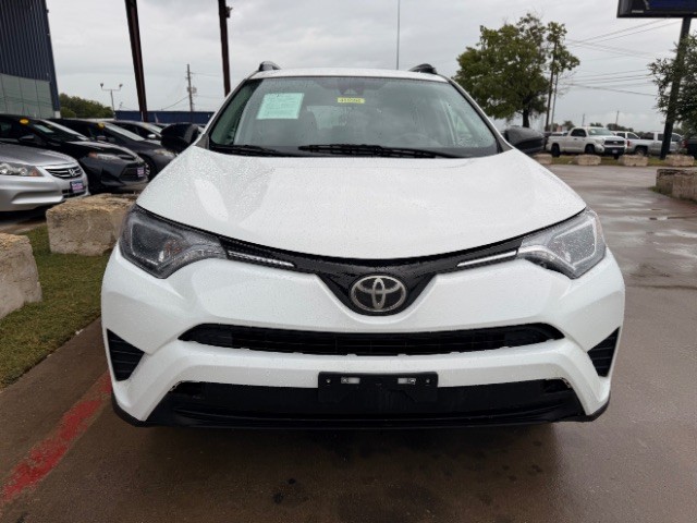 Toyota RAV4 Vehicle Full-screen Gallery Image 07