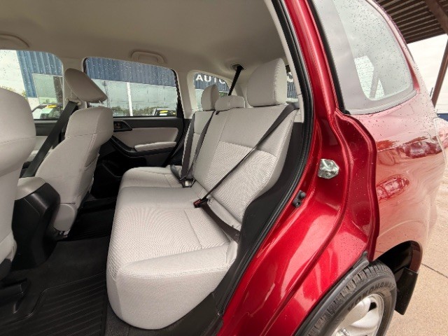 Subaru Forester Vehicle Full-screen Gallery Image 08