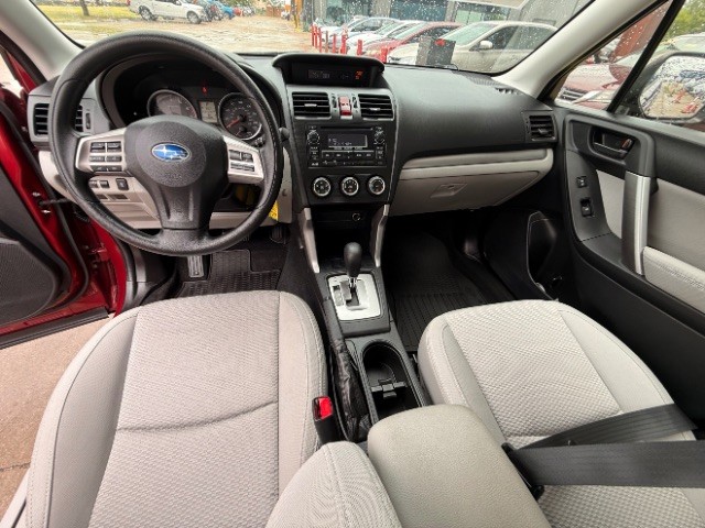 Subaru Forester Vehicle Full-screen Gallery Image 09