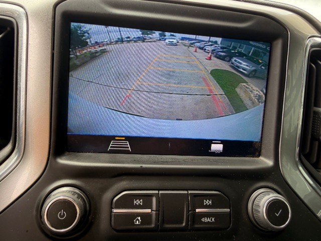 Chevrolet Silverado 1500 LTD Vehicle Full-screen Gallery Image 10