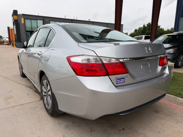 Honda Accord Sedan Vehicle Full-screen Gallery Image 03