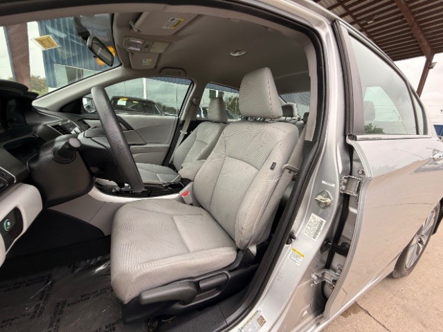 Honda Accord Sedan Vehicle Full-screen Gallery Image 07