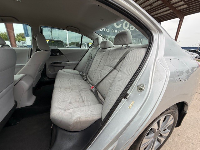 Honda Accord Sedan Vehicle Full-screen Gallery Image 08