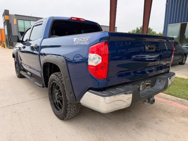 Toyota Tundra Vehicle Full-screen Gallery Image 03