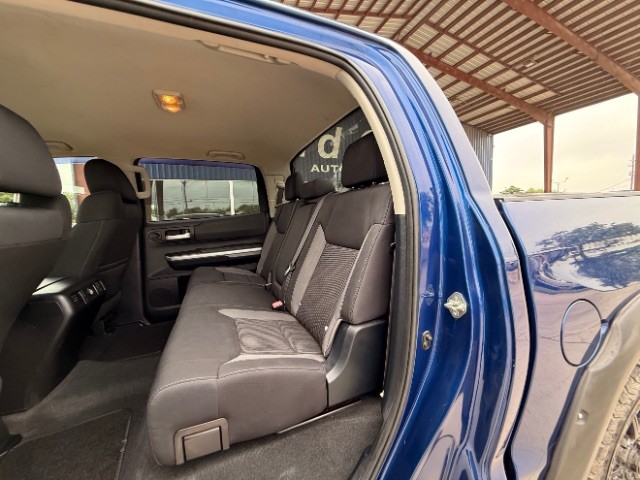 Toyota Tundra Vehicle Full-screen Gallery Image 08