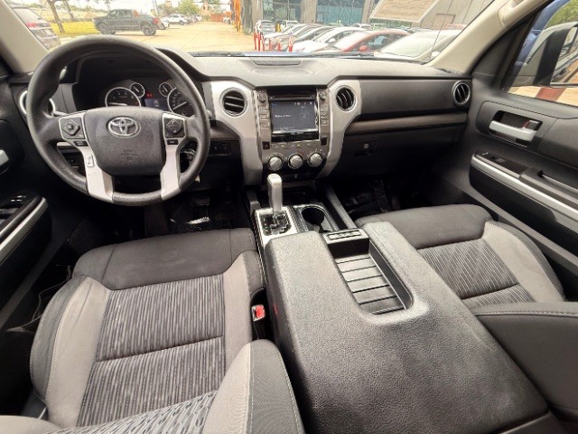 Toyota Tundra Vehicle Full-screen Gallery Image 09