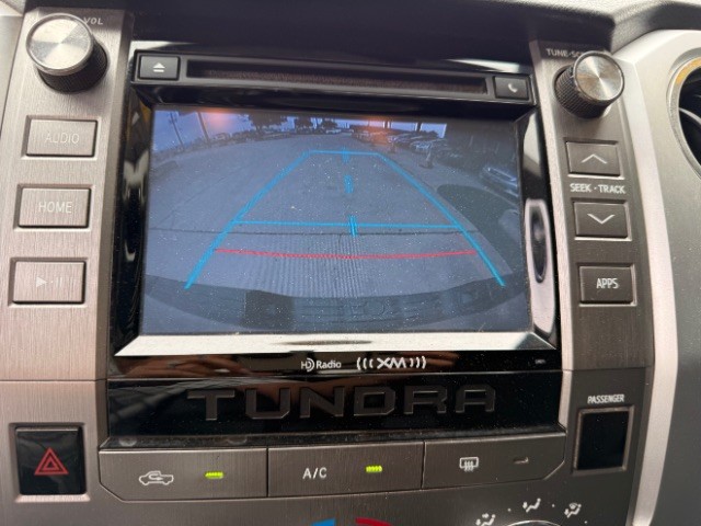 Toyota Tundra Vehicle Full-screen Gallery Image 10