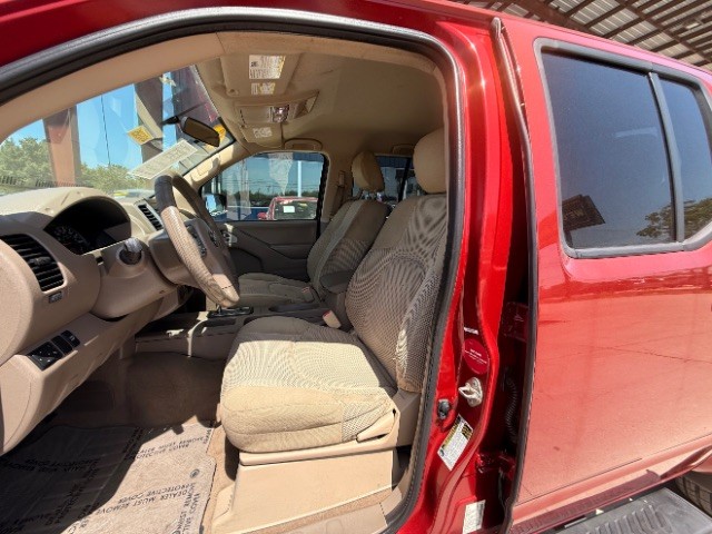 Nissan Frontier Vehicle Full-screen Gallery Image 07