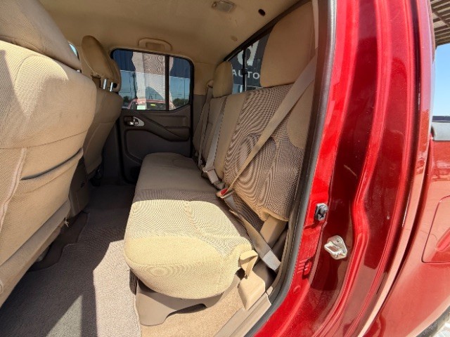 Nissan Frontier Vehicle Full-screen Gallery Image 08