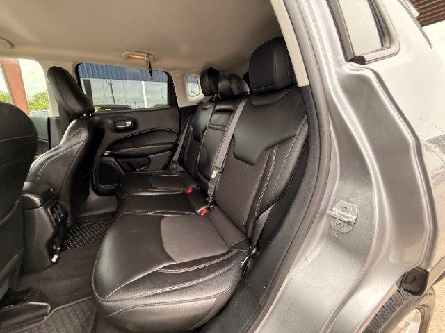 Jeep Compass Vehicle Full-screen Gallery Image 09