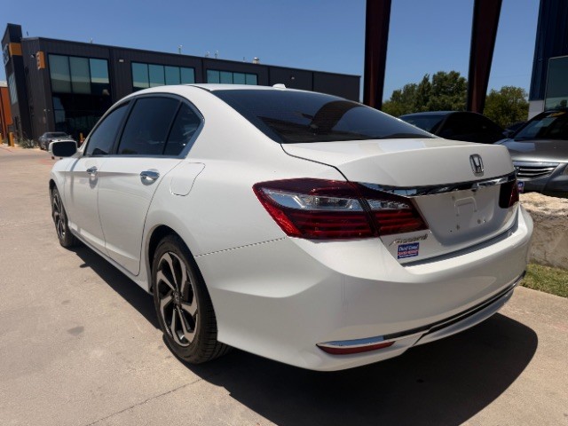Honda Accord Sedan Vehicle Full-screen Gallery Image 03