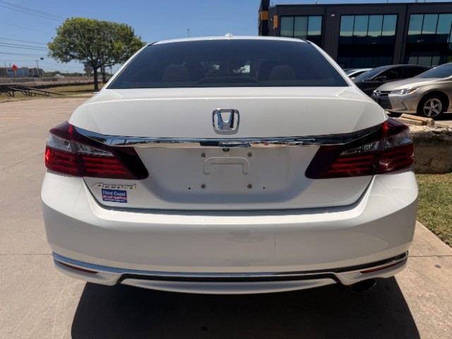 Honda Accord Sedan Vehicle Full-screen Gallery Image 05