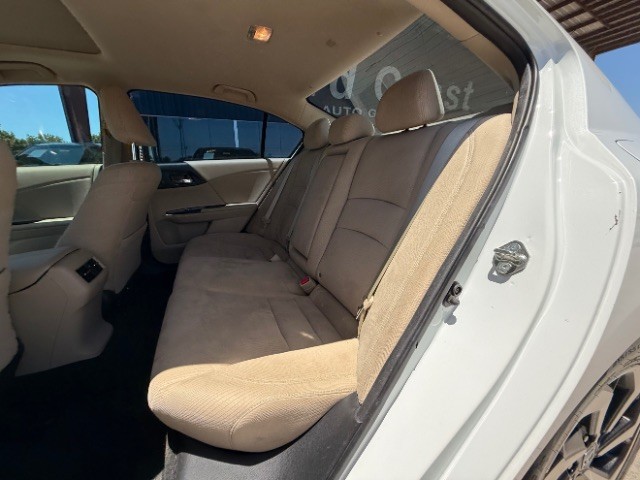 Honda Accord Sedan Vehicle Full-screen Gallery Image 08