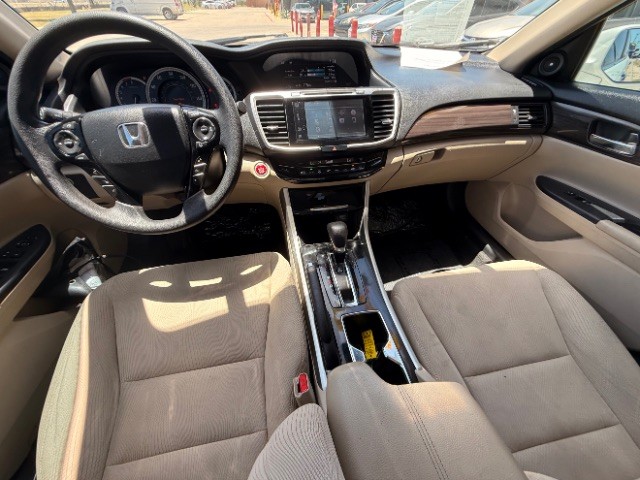 Honda Accord Sedan Vehicle Full-screen Gallery Image 09