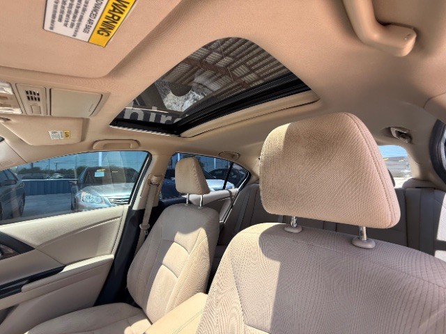 Honda Accord Sedan Vehicle Full-screen Gallery Image 10