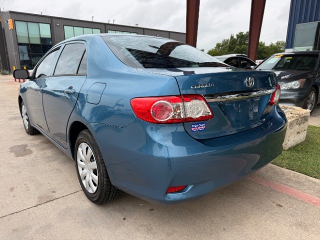 Toyota Corolla Vehicle Full-screen Gallery Image 03