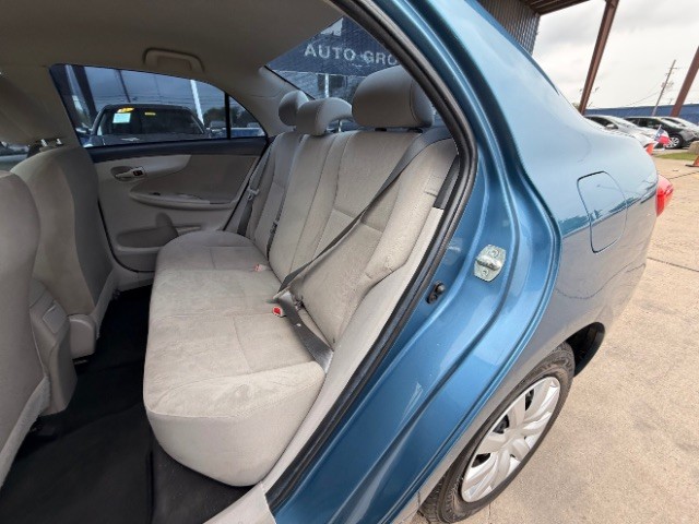 Toyota Corolla Vehicle Full-screen Gallery Image 07