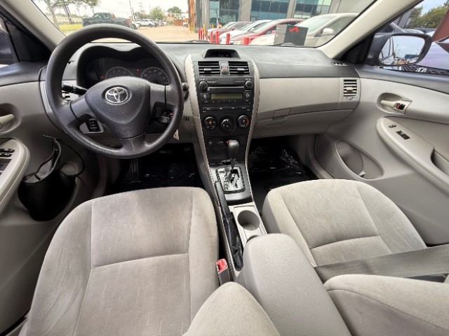 Toyota Corolla Vehicle Full-screen Gallery Image 08