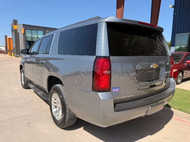 Chevrolet Suburban Vehicle Full-screen Gallery Image 03