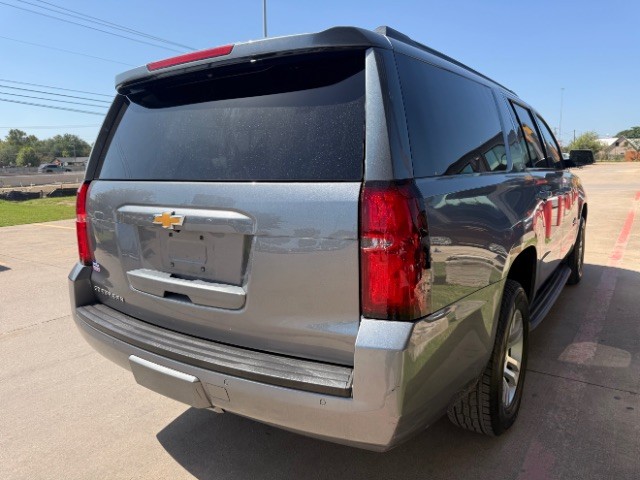 Chevrolet Suburban Vehicle Full-screen Gallery Image 04