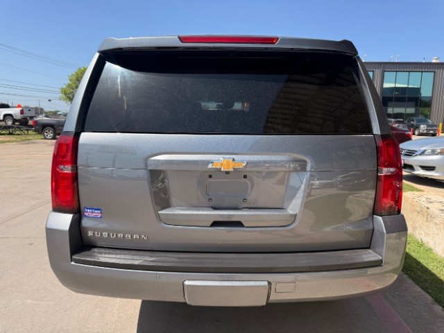 Chevrolet Suburban Vehicle Full-screen Gallery Image 05