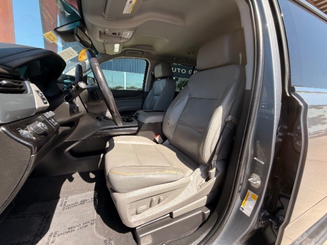 Chevrolet Suburban Vehicle Full-screen Gallery Image 08