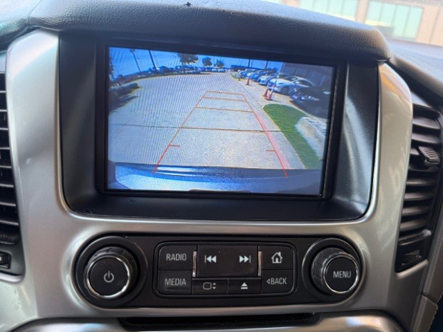 Chevrolet Suburban Vehicle Full-screen Gallery Image 12