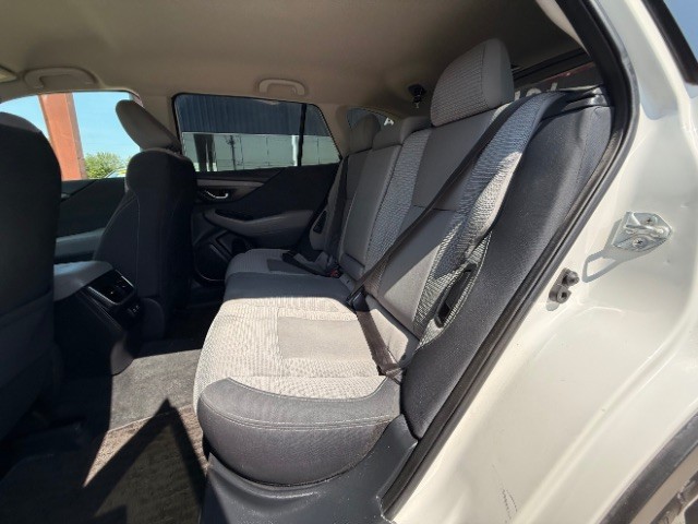 Subaru Outback Vehicle Full-screen Gallery Image 09