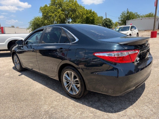 Toyota Camry Vehicle Full-screen Gallery Image 03