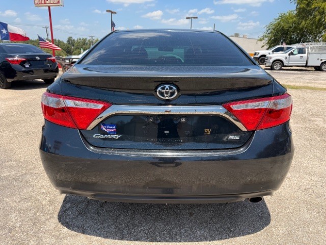 Toyota Camry Vehicle Full-screen Gallery Image 05