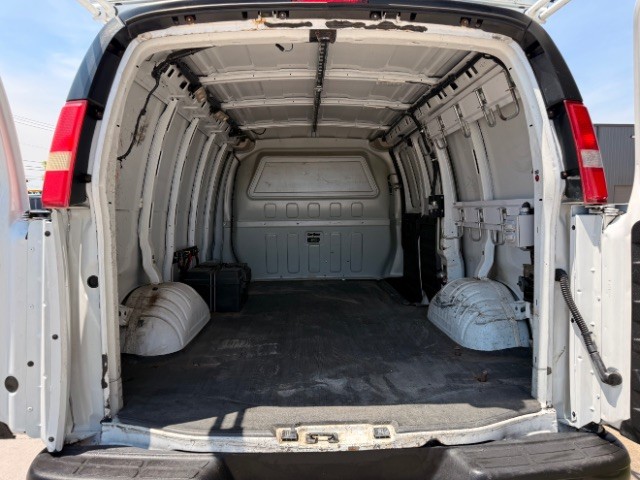 Chevrolet Express Cargo Van Vehicle Full-screen Gallery Image 06