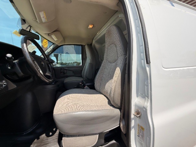 Chevrolet Express Cargo Van Vehicle Full-screen Gallery Image 08