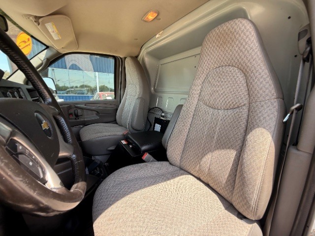 Chevrolet Express Cargo Van Vehicle Full-screen Gallery Image 10