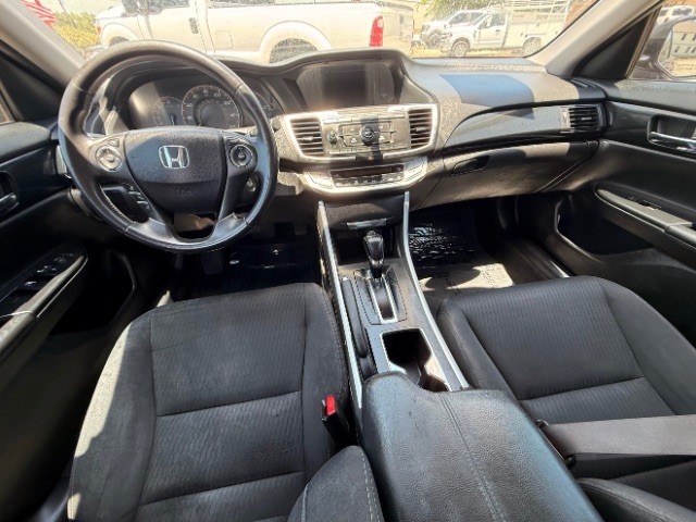 Honda Accord Sedan Vehicle Full-screen Gallery Image 09