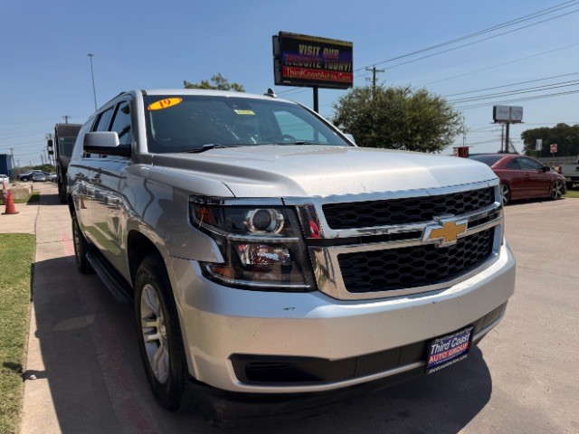 Chevrolet Suburban Vehicle Full-screen Gallery Image 02